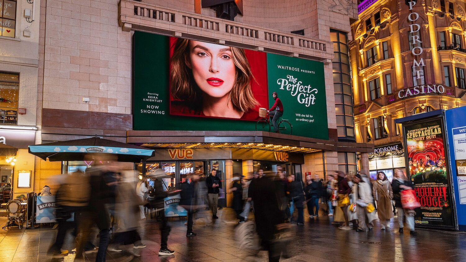 5340. Waitrose Christmas Ocean Leicester Square Dec 25 View2Fill 0122